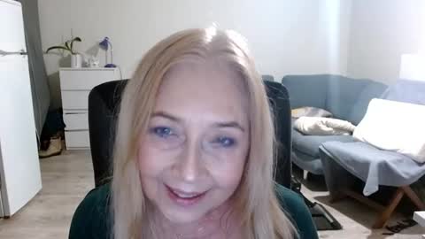 Snapshot of desiresofia chatting on January 31, 2025, 2:49 pm S O F I A online show from January 31, 2025, 2:49 pm