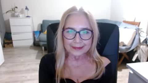 Snapshot of desiresofia chatting on February 9, 2025, 6:16 pm S O F I A online show from February 9, 2025, 6:16 pm