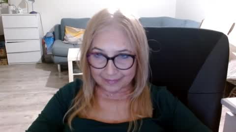 Snapshot of desiresofia chatting on February 11, 2025, 6:01 pm S O F I A online show from February 11, 2025, 6:01 pm