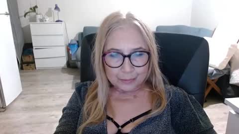 Snapshot of desiresofia chatting on February 12, 2025, 6:40 pm S O F I A online show from February 12, 2025, 6:40 pm