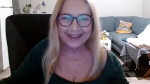 Snapshot of desiresofia chatting on February 21, 2025, 6:15 pm S O F I A online show from February 21, 2025, 6:15 pm