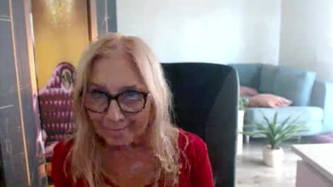 Snapshot of desiresofia chatting on October 2, 2025, 1:51 pm S O F I A online show from October 2, 2025, 1:51 pm