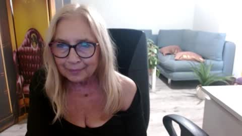 Snapshot of desiresofia chatting on October 14, 2025, 1:56 pm S O F I A online show from October 14, 2025, 1:56 pm