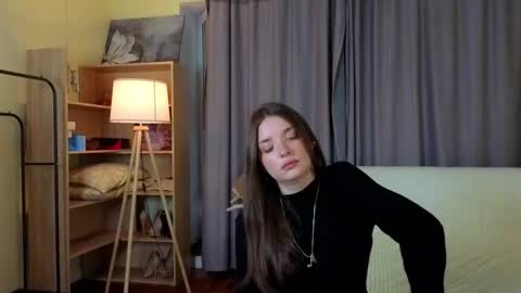 kristine online show from October 28, 2025, 1:03 pm