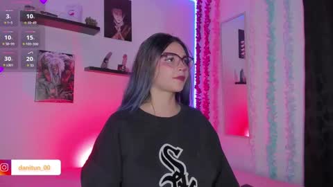 Snapshot of destiny14_ chatting on September 24, 2025, 5:33 am Dani online show from September 24, 2025, 5:33 am