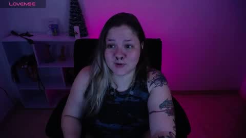 Snapshot of destroyall420 chatting on January 3, 2025, 1:59 am Lola Bdsm and fries online show from January 3, 2025, 1:59 am