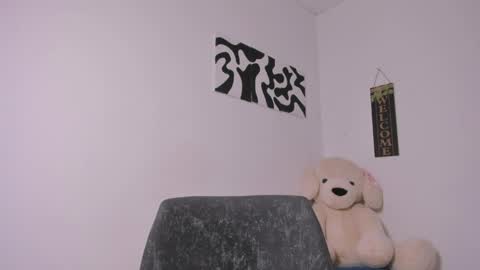 desty_y online show from April 11, 2026, 4:50 am