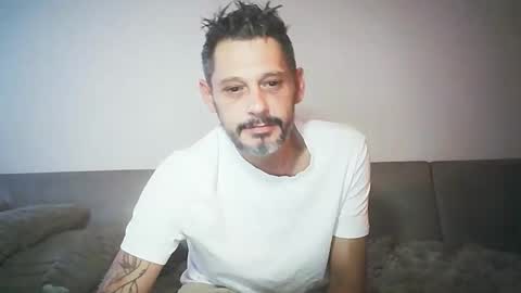 deuxamoureuxhot online show from April 6, 2026, 6:42 pm