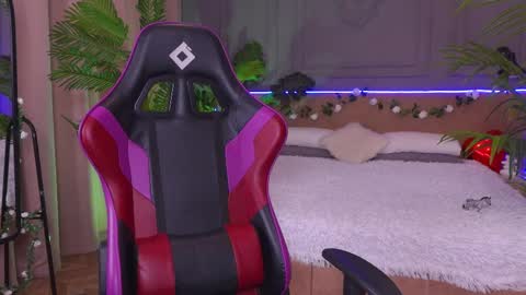 devilinee online show from March 6, 2025, 10:09 am