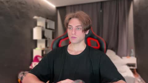 devilnut1 online show from November 15, 2025, 6:33 am