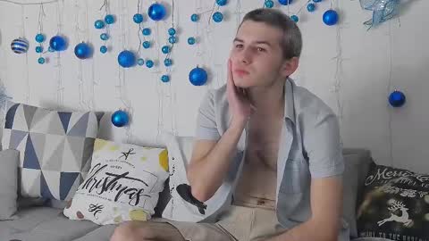 devin_ho online show from December 11, 2024, 8:04 am