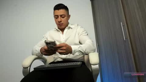 Snapshot of devin_hunter chatting on January 16, 2026, 10:58 pm Devin Hunter online show from January 16, 2026, 10:58 pm