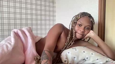 Devine Star online show from March 16, 2026, 2:28 am