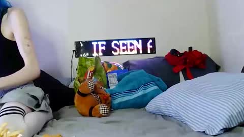 Snapshot of devykitten2018 chatting on April 6, 2026, 2:20 am devykitten online show from April 6, 2026, 2:20 am