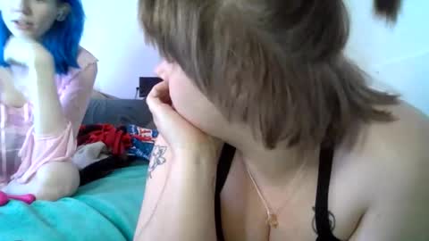 Snapshot of devykitten2018 chatting on April 6, 2026, 6:42 pm devykitten online show from April 6, 2026, 6:42 pm