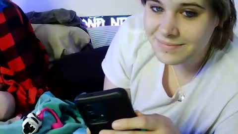 Snapshot of devykitten2018 chatting on April 7, 2026, 7:25 pm devykitten online show from April 7, 2026, 7:25 pm