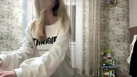 Snapshot of dewdropdoll chatting on April 18, 2026, 3:38 pm dewdropdoll online show from April 18, 2026, 3:38 pm