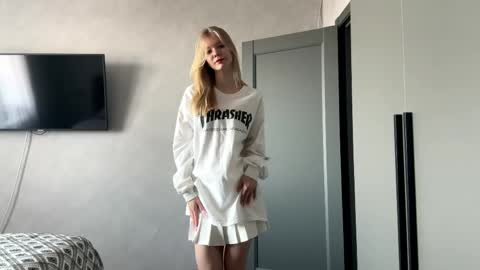 Snapshot of dewdropdoll chatting on April 24, 2026, 4:26 am dewdropdoll online show from April 24, 2026, 4:26 am