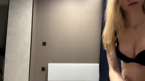 Snapshot of dewdropdoll chatting on April 25, 2026, 1:41 pm dewdropdoll online show from April 25, 2026, 1:41 pm