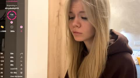 Snapshot of dewdropdoll chatting on May 14, 2026, 1:51 pm dewdropdoll online show from May 14, 2026, 1:51 pm