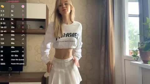 Snapshot of dewdropdoll chatting on May 16, 2026, 5:26 am dewdropdoll online show from May 16, 2026, 5:26 am