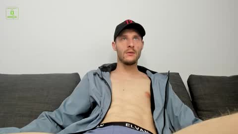 Snapshot of deymond_russo chatting on February 9, 2026, 6:28 am deymond_russo online show from February 9, 2026, 6:28 am