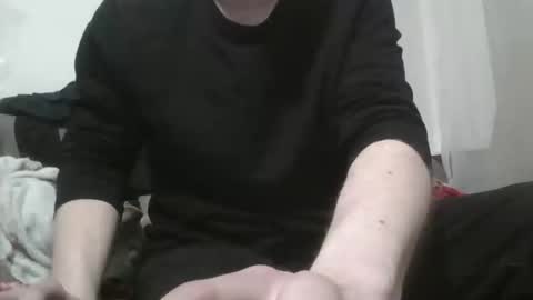 Snapshot of dezz899 chatting on February 16, 2026, 6:04 pm dezz899 online show from February 16, 2026, 6:04 pm