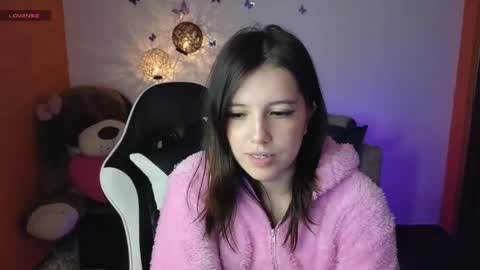 Snapshot of dhanae_tay01 chatting on December 19, 2024, 1:50 am Dhana online show from December 19, 2024, 1:50 am