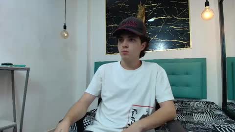   online show from October 25, 2025, 9:42 pm