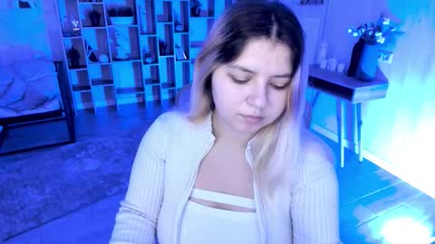 Dia online show from November 6, 2025, 7:48 pm