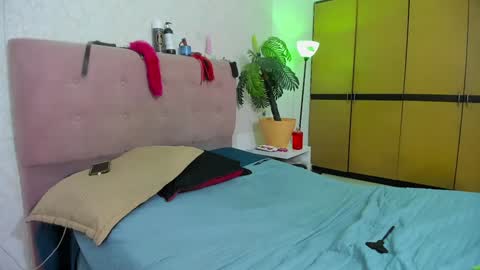 Snapshot of diabla_sexyboobs chatting on January 22, 2025, 12:27 am D I A B L A online show from January 22, 2025, 12:27 am