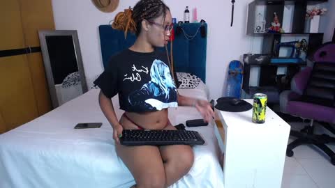 Snapshot of diabla_sexyboobs chatting on January 28, 2025, 12:15 am D I A B L A online show from January 28, 2025, 12:15 am