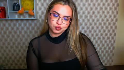 Snapshot of diamantkriss_ chatting on May 5, 2026, 6:43 am Kriss online show from May 5, 2026, 6:43 am