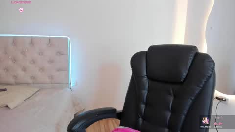 Snapshot of diamond__cherry chatting on February 18, 2026, 1:51 pm Diamond online show from February 18, 2026, 1:51 pm