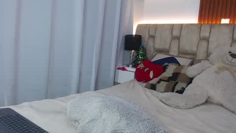 diamond_canela online show from December 10, 2024, 4:34 am