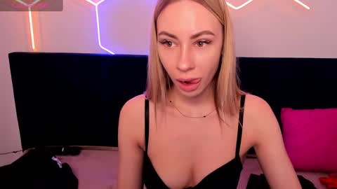 Snapshot of diana_garrett chatting on February 15, 2025, 8:54 am Diana  online show from February 15, 2025, 8:54 am