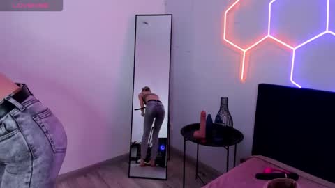 Diana  online show from November 23, 2025, 1:27 am