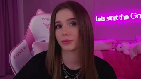 Diana online show from March 4, 2025, 7:54 pm