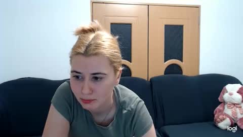 Snapshot of dianasmiey7 chatting on February 9, 2025, 9:17 pm dianasmiey7 online show from February 9, 2025, 9:17 pm