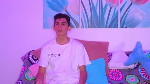 Snapshot of dianayleo chatting on December 21, 2025, 2:24 pm Ana Leo online show from December 21, 2025, 2:24 pm