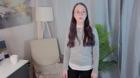My name is Mia online show from October 24, 2025, 8:11 am