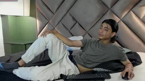 dickie_dicking online show from November 24, 2025, 9:47 pm