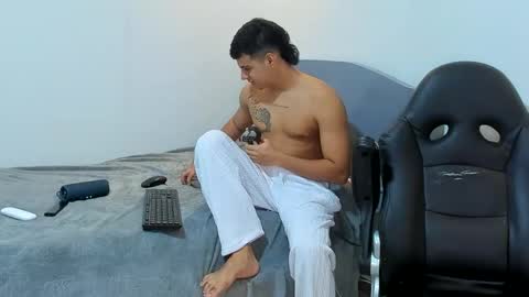 Snapshot of diego_cazas chatting on December 7, 2024, 6:43 am DIEGO CAZAS online show from December 7, 2024, 6:43 am