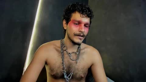 diemond_latinx98 online show from November 27, 2025, 6:32 pm