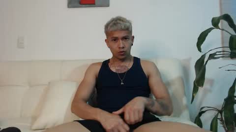 Snapshot of dilanxxx8888 chatting on November 13, 2025, 5:06 am dilanxxx8888 online show from November 13, 2025, 5:06 am