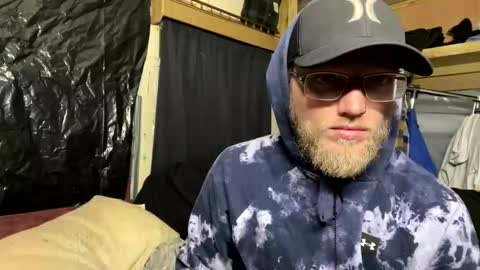 Snapshot of dilf_96 chatting on January 8, 2026, 8:38 am Daddy online show from January 8, 2026, 8:38 am