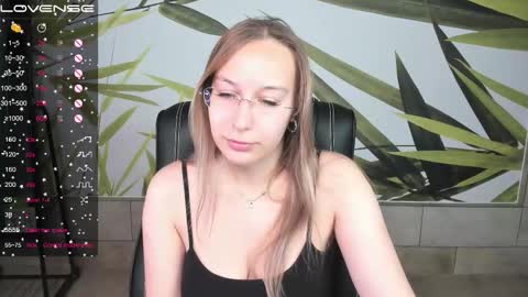 Snapshot of dina_sunshine chatting on November 29, 2025, 12:24 am Dina online show from November 29, 2025, 12:24 am