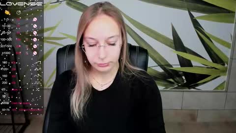 Snapshot of dina_sunshine chatting on November 30, 2025, 12:58 am Dina online show from November 30, 2025, 12:58 am