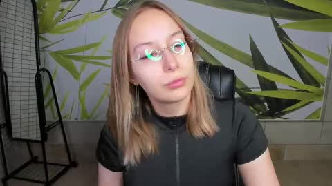 Snapshot of dina_sunshine chatting on March 16, 2026, 12:53 pm Dina online show from March 16, 2026, 12:53 pm