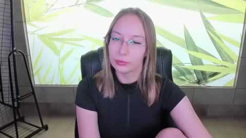 Snapshot of dina_sunshine chatting on March 20, 2026, 4:01 pm Dina online show from March 20, 2026, 4:01 pm